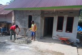 Satgas TMMD Ke-125 Kodim 0408/BS Sudah Mulai Cat Dinding RTLH