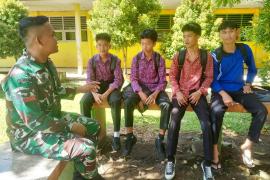 Satgas TMMD Ke–124 Kodim 0408/BS Komsos Dengan Siswa SMAN 4 Kaur