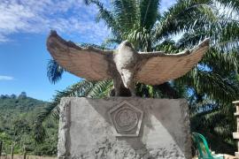 Pembuatan Tugu Prasasti TMMD Ke-124 Kodim 0408/BS Capai 70%