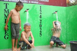 Senyum Ceria Anak-anak Sambut Sumur Bor TMMD Ke-124 Kodim 0408/BS