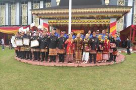 Kades Air Simpang Ikuti Upacara HUT Provinsi Bengkulu, Simbolis Terima Batik dari Gubernur