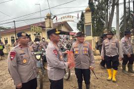 Wakapolri Tinjau Penanganan Dampak Bencana di Aceh Tamiang, Ratusan Kendaraan dan Personel Disiapkan
