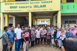 Kapolri Tinjau Aceh Tamiang, Targetkan Sekolah Bisa Segera Beroperasi 