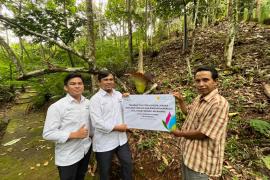 Penyalurkan bantuan melalui Program Tanggung Jawab Sosial dan Lingkungan (TJSL) kepada Lembaga Peduli Puspa Langka dan Lingkungan (LP2L2) Kepahiang