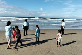 Ditpamobvit Polda Bengkulu Gelar Patroli Dialogis di Objek Wisata Pantai Pasir Putih dan Pantai Panjang
