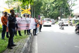 KAI Daop 8 Surabaya dan KAI Properti Gencarkan Sosialisasi Keselamatan di Perlintasan Sebidang Jelang Nataru 2025/2026