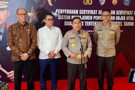 Polri Serahkan Sertifikat Audit Sistem Pengamanan Objek Vital Nasional Tahun 2025