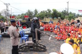 Satuan Brimob Polda Bengkulu Terima Kunjungan Edukasi Siswa SD Dan TK