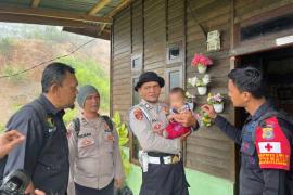 Respon Cepat Polres Aceh Tengah Tembus Wilayah Terisolir, Pastikan Kondisi Bayi Sehat dan Layani Kesehatan Warga