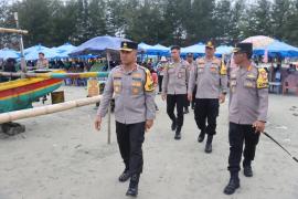 Kapolda Bengkulu Cek Langsung Pengamanan Obyek Wisata Pantai Zakat dalam Rangka Operasi Lilin Nala 2025
