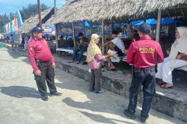 Ditpamobvit Polda Bengkulu Lakukan Patroli Dialogis di Kawasan Wisata Pantai Panjang, Berikan Himbauan Kamtibmas kepada Wisatawan