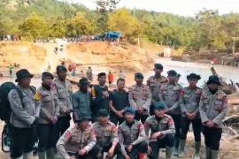 Polres Aceh Tengah dan BKO Brimob Polda Aceh Bangun 7 Jembatan Darurat di Wilayah Terisolir