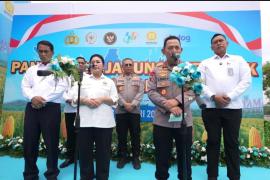 Kapolri-Ketua Komisi IV Panen Raya Jagung di Bekasi, Komitmen Dukung Ketahanan Pangan 
