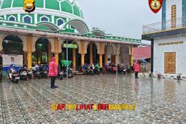 Polwan Ditsamapta Polda Bengkulu Laksanakan Patroli dan Amankan Giat Sholat Jumat di Masjid Nurul Ihsan Bengkulu