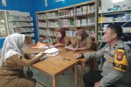 Bhabinkamtibmas Polsek Manna Sambangi Warga Desa Tumbuk Tebing