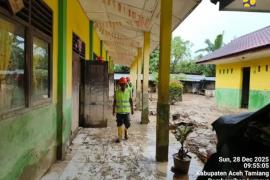 Pulihkan Kegiatan Belajar Mengajar, Kementerian PU Mulai Bersihkan Sarana Pendidikan di Aceh Tamiang