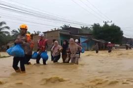 Hujan Lebat Picu Banjir Susulan, Kapolres Aceh Timur Siagakan Perahu Evakuasi di Sejumlah Gampong 
