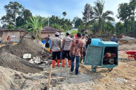 Tim SAR Resimen II Pas Pelopor Normalisasi Sungai dan Dukung Pembangunan Huntara di Agam