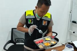Tim Food Safety (FS) MBG Biddokkes Polda Bengkulu Melakukan Pemeriksaan Makanan di Dapur MBG SPPG Kandang Mas