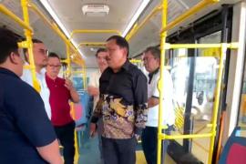 Tinjau Bus Listrik P.O SAN, Wagub Mian Dukung Trasnformasi Bus Listrik Jelang Mudik Lebaran