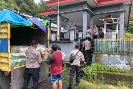 Polri Bergerak Cepat Lakukan Penyelamatan dan Pemenuhan Kebutuhan Pengungsi