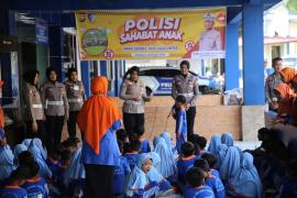 Tanamkan Kesadaran Sejak Dini, Ditlantas Polda Bengkulu Edukasi Tertib Lalu Lintas kepada Anak PAUD melalui Program Polisi Sahabat Anak