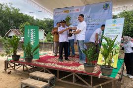 Peduli Sumatra: Adira Finance Bantu Warga Terdampak & Tanam Pohon Berakar Kuat Bersama Grup MUFG