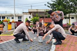  Personel Polres Rejang Lebong Gelar Kurve kebersihan di lingkungan Mapolres