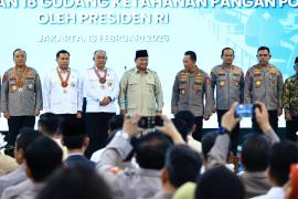Presiden Prabowo Subianto Anugerahkan Bintang Jasa dan Satyalancana Wira Karya kepada Penggerak MBG dan Rantai Pasok SPPG Polri