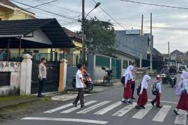 Polri Hadir Pagi Hari, Lalu Lintas Lancar dan Anak Sekolah Aman di Rejang Lebong
