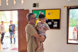 Senyum Anak-Anak Mimika dan Hangatnya Kepedulian Satgas Damai Cartenz