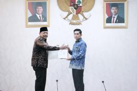 SK PLT Bupati RL diserahkan, Wagub Mian Minta Pelayanan Masyarakat Berjalan