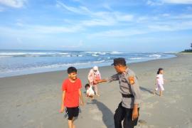 Pantau Wisatawan, Polresta Bengkulu Laksanakan Patroli di Pinggir Pantai