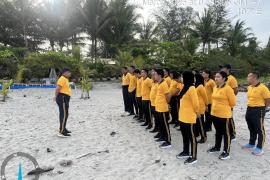 Personel Ditreskrimsus dan Ditresnarkoba Polda Bengkulu Bersihkan Pantai Kualo, Dukung Program Gerakan ASRI