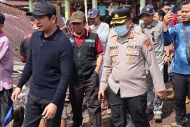 Kapolres dan Bupati Turun Langsung, Kebakaran Hanguskan 17 Los Pasar Sidomukti