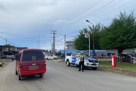 Cegah Kemacetan di SPBU Pasar Tais, Polisi Turun Langsung Tertibkan Kendaraan
