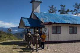 Humanis dan Presisi, Satgas Ops Damai Cartenz 2026 Hadirkan Rasa Aman dalam Patroli dan Pengamanan Ibadah di Sinak