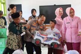 Kapolres Bengkulu Utara Tebar Kepedulian di SLB, Hadirkan Semangat untuk Anak Berkebutuhan Khusus