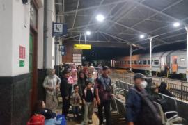 KAI Daop 2 Bandung Sampaikan Permohonan Maaf, Perjalanan KA Siliwangi Tertahan Akibat Genangan Air di Petak Jalan Cianjur–Cibeber
