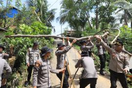 Kapolda Bengkulu Tinjau Lokasi Terdampak Cuaca Ekstrem Hujan Deras Disertai Angin
