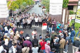 Aksi UNRAS terkait Kekerasan seksual Terhadap Anak di Bawah Umur, Polres Kaur Kawal Jalannya kegiatan