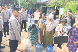 Kapolda Bengkulu Turunkan Kendaraan Penjernih Atasi Krisis Air Bersih Pasca Banjir di Kabupaten Lebong