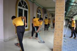 Polres Bengkulu Selatan Gelar Aksi Kebersihan Masjid, Wujudkan Lingkungan Ibadah yang ASRI