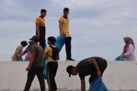 Giat ASRI Polres Mukomuko Rutin Dilaksanakan di Pantai Abrasi, Wujud Kepedulian Lingkungan