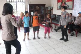 Satgas Damai Cartenz perkuat kepedulian untuk anak Papua lewat bakti sosial di panti asuhan