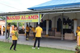 Polres Bengkulu Selatan Gelar Aksi Bersih-Bersih Masjid Al-Amin, Wujudkan Lingkungan Ibadah yang ASRI