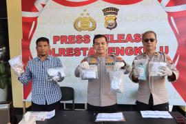 Kapolresta Bengkulu Pimpin Press Release Narkotika, Amankan 7 Orang Tersangka