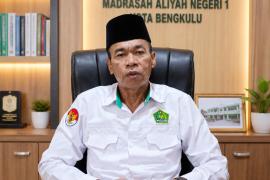 Kepala Madrasah Aliyah Negeri (MAN) 1 Kota Bengkulu, Dr. Hendri Kuswiran, M.Pd., 