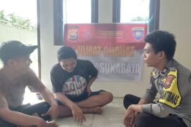 Polsek Sukaraja Gelar Jumat Curhat di Desa Kayu Arang