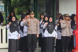 Polda Bengkulu Turunkan Pejabat Utama Jadi Pembina Upacara di Sekolah